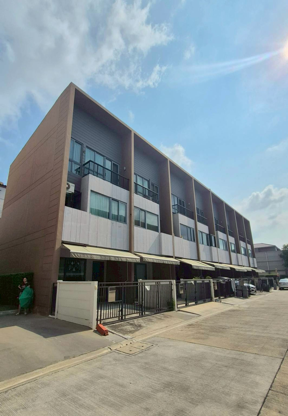 For SaleTownhomeRathburana, Suksawat : Urgent sale, 3-story townhome, decorated and ready to move in. village in the middle of the city Sathorn-Suksawat (AP Project) Soi Suksawat 39