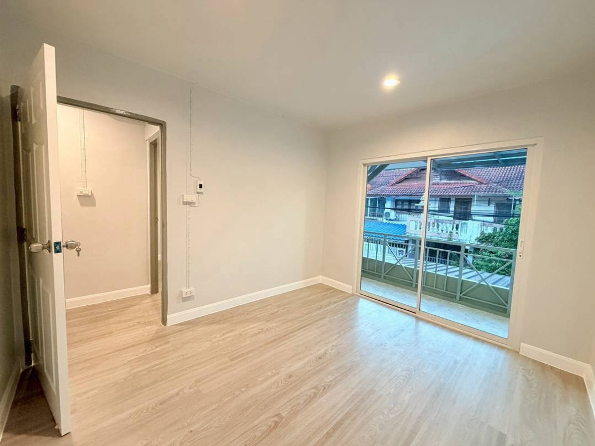 ขายทาวน์โฮมนนทบุรี บางใหญ่ บางบัวทอง : ขายทาวน์เฮ้าส์พฤกษา 3 วัดลาดปลาดุก 18 ตร.ว. หน้ากว้าง 6 ม. ต้นสายรถตู้ ฟรีโอน