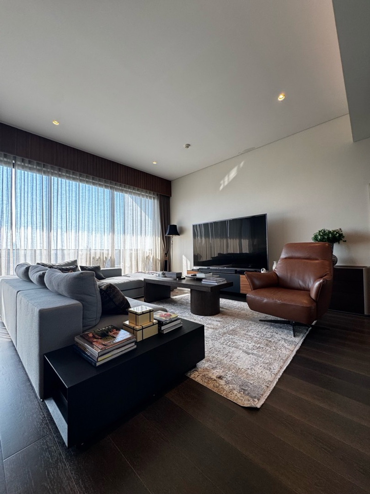 ให้เช่าคอนโดสุขุมวิท อโศก ทองหล่อ : 🏙 𝑭𝒐𝒓 𝒓𝒆𝒏𝒕 3 bedrooms @ 𝑻𝒆𝒍𝒂 𝑻𝒉𝒐𝒏𝒈𝒍𝒐𝒓 | 𝑼𝒍𝒕𝒓𝒂 𝒍𝒖𝒙𝒖𝒓𝒚 𝒊𝒏 𝒕𝒉𝒆 𝒎𝒊𝒅𝒅𝒍𝒆 𝒉𝒆𝒂𝒓𝒕 𝒐𝒇 𝑻𝒉𝒐𝒏𝒈𝒍𝒐𝒓 