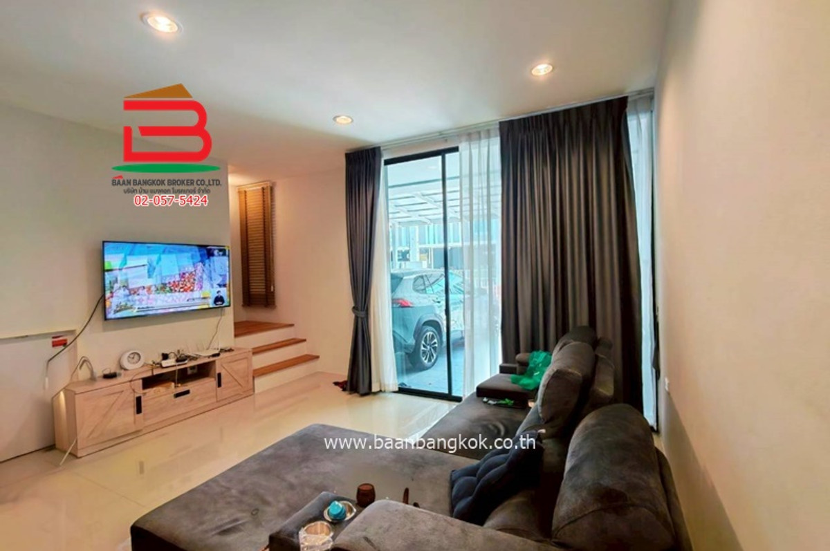 ขายทาวน์โฮมนวมินทร์ รามอินทรา : ทาวน์เฮ้าส์ เดอะพราวด์ (รามอินทรา-วงแหวน) ใกล้สถานีรถไฟฟ้าสายสีชมพู สถานีบางชัน เนื้อที่ 20.6 ตรว. แขวงบางชัน เขตคลองสามวา