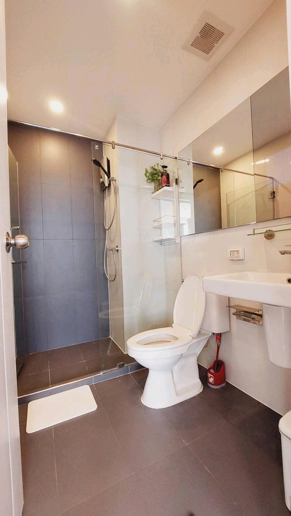 For RentCondoMin Buri, Romklao : (Corner room) Condo for rent, The Origin Ramtamhaeng 209, beautiful room with electrical appliances, complete furniture.