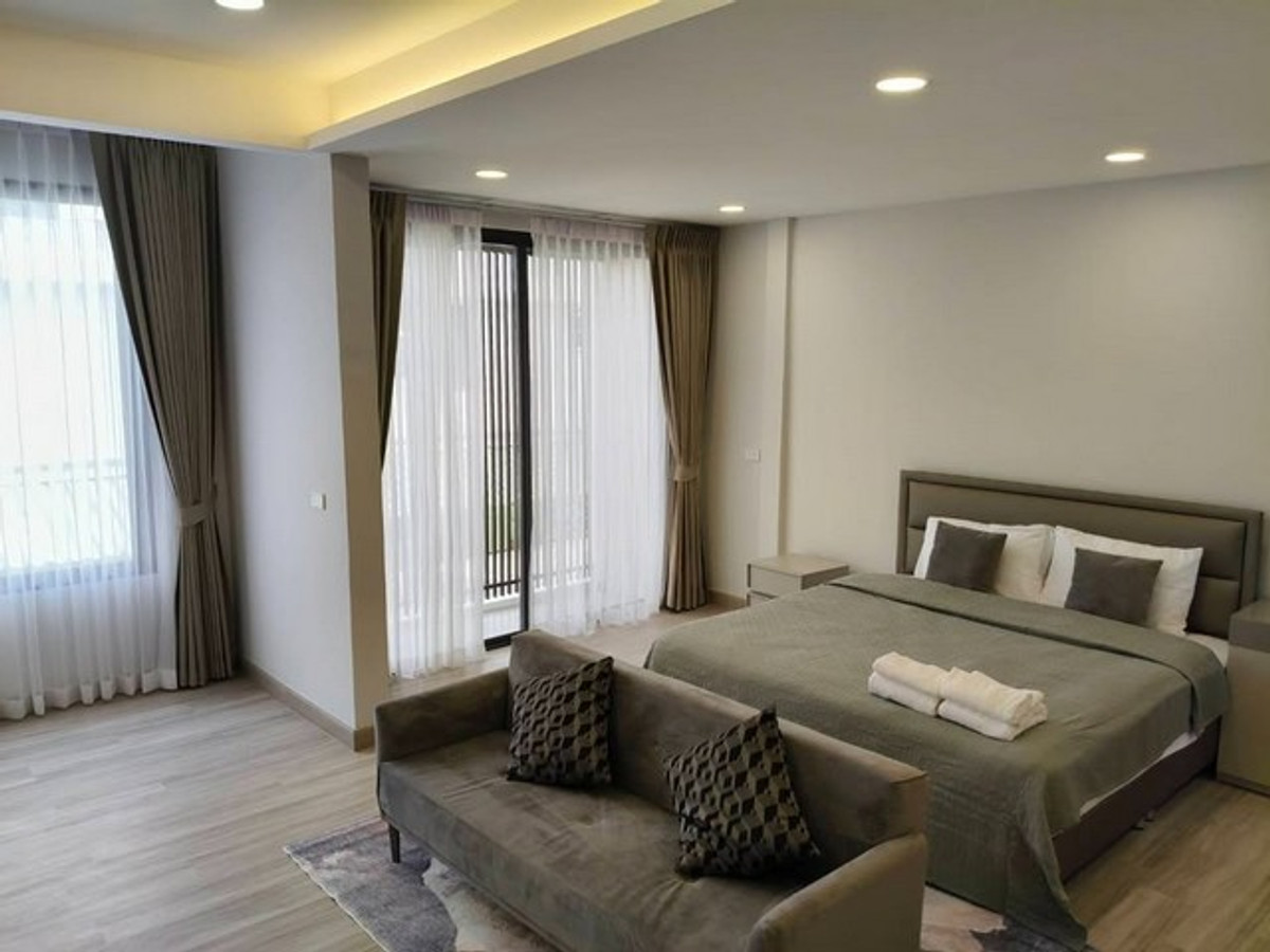 For RentTownhomeSukhumvit, Asoke, Thonglor : HR3353 Home Office & Modern Townhouse 3-Story | Ekkamai 22 Modern Loft design, airy with Double Volume | Pets allowed (Pet-Friendly)!
