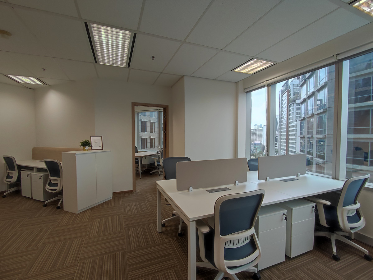 For RentOfficeWitthayu, Chidlom, Langsuan, Ploenchit : Office for rent, Ploenchit (Office For Rent), CRC Tower All Seasons Place, office space, size 100 - 1,700 square meters, price 990 baht/sq m, near BTS Ploenchit, Wireless Road, Lumpini, Chidlom, Pathumwan, Lang Suan 
 
