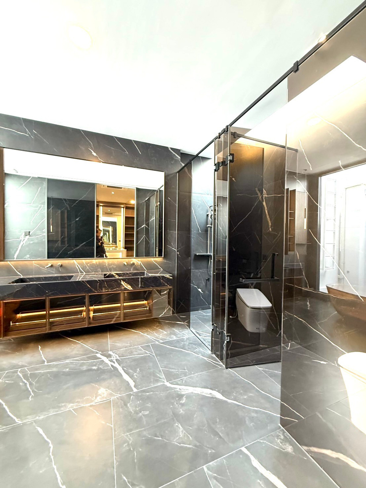 For SaleHousePattanakan, Srinakarin : House for sale VIVE New Krungthepkreetha has a private pool, private elevator, parking for 4 cars+