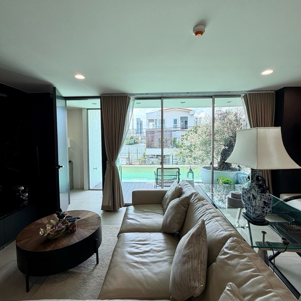 For SaleHome OfficeSapankwai,Jatujak : For sale 🏢 Luxurious 5-story home office with elevator + private swimming pool.
Saphan Khwai - Ari location | Modern Luxury design