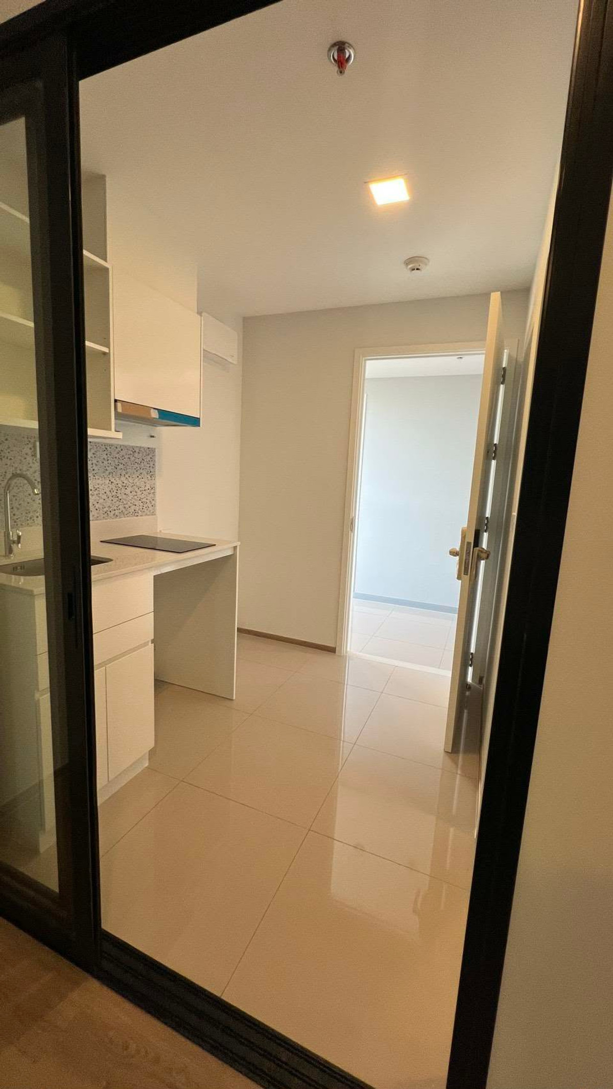 For RentCondoPinklao, Charansanitwong : ⭐️ Chapter One Spark Charan⭐️ Room for rent, size 23 sq m., 6th floor, ready to move.