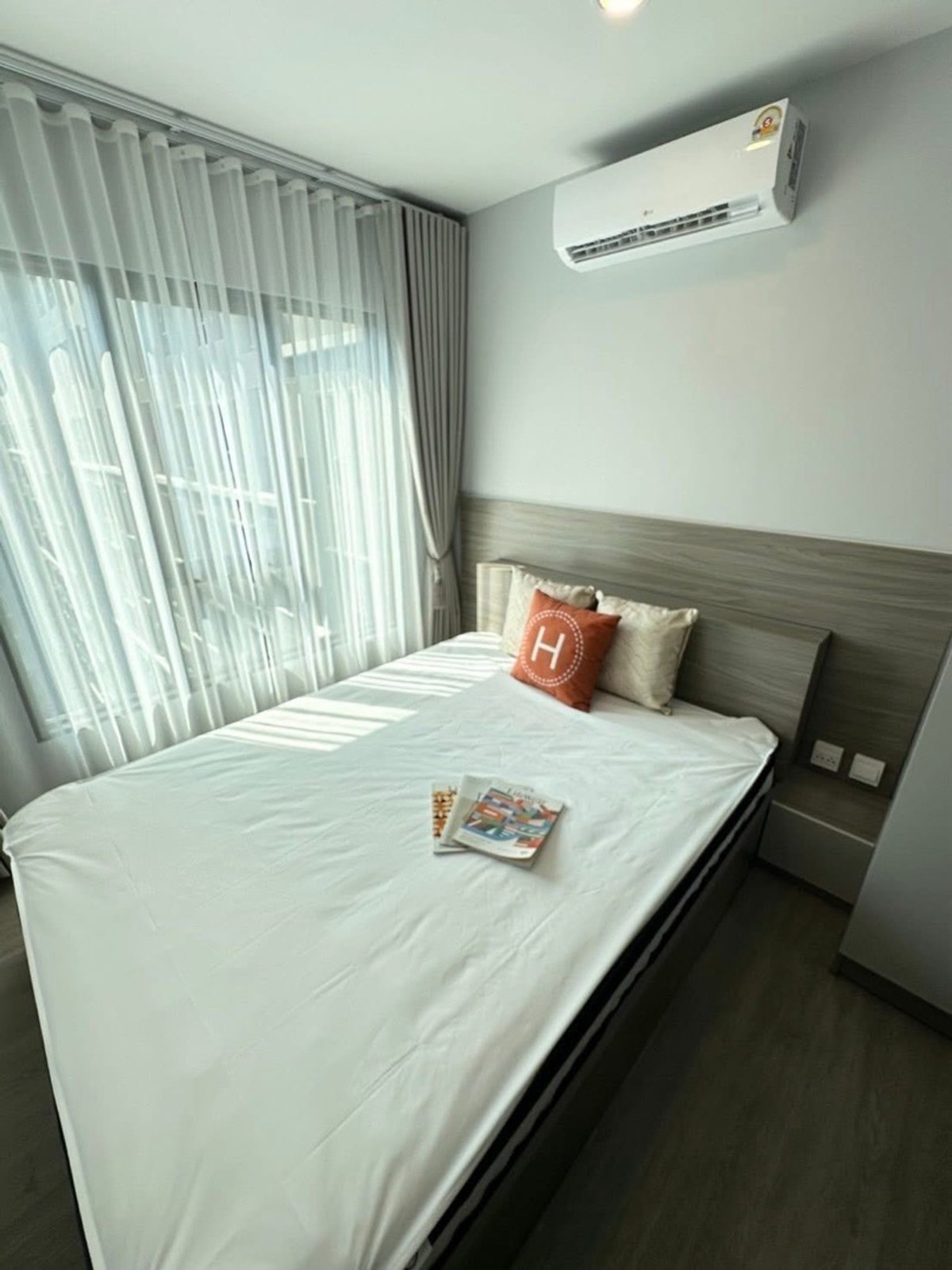 ให้เช่าคอนโดท่าพระ ตลาดพลู วุฒากาศ : 🩷ปล่อยเช่าคอนโด Regent วุฒากาศ ราคา 13,000. line @900cqqhk 
คอนโดใหม่มือ 1 ✅รับเฉพาะคนไทย
Regent วุฒากาศ ชั้น 14 วิวสระ 26 ตร.ม. ❤️13,000 ✅พร้อมชม✅แต่งแต่งบิ้วอินเต็มระบบเฟอร์ครบ กั้นห้องนอน เตียงพร้อมฟูก โซฟา
กั้นครัวแยก แอร์ 2 ตัว ชุดครัวบิ้วอิน