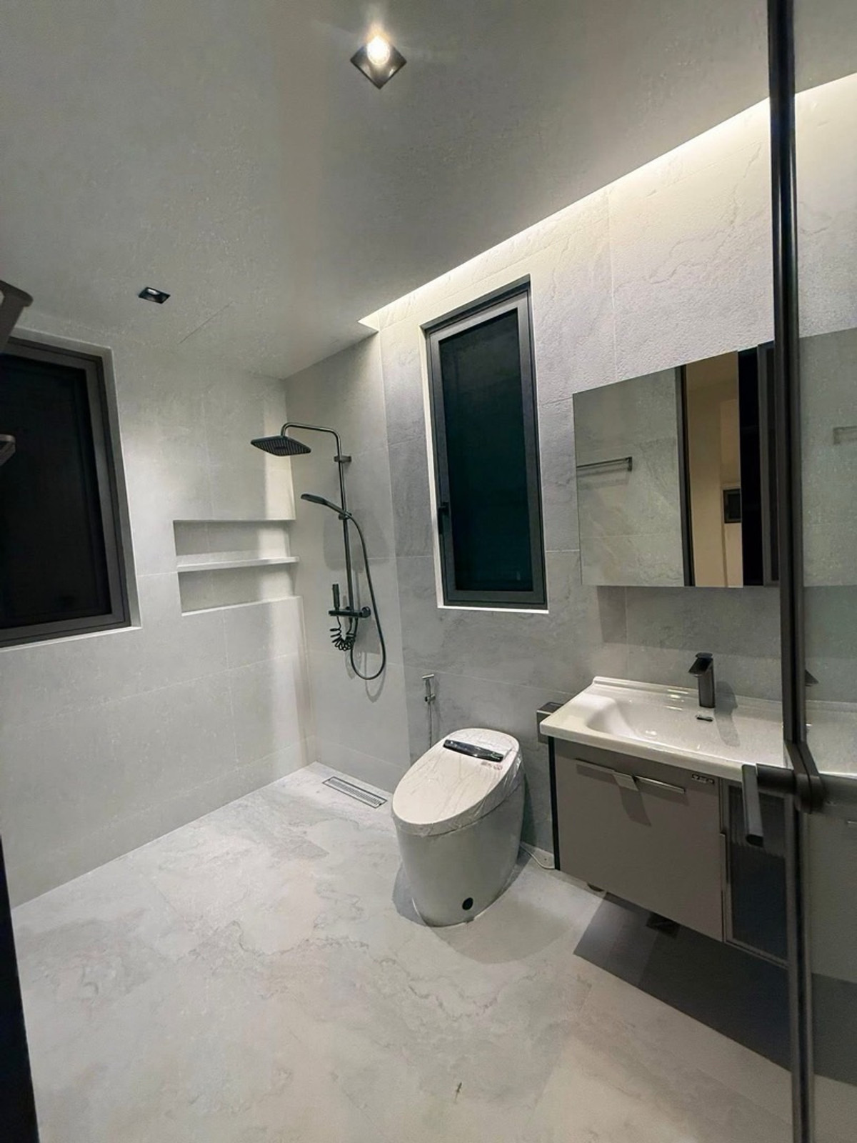 ขายบ้านวิภาวดี ดอนเมือง หลักสี่ : บ้านใหม่พร้อมสระส่วนตัว ขายต่ำกว่าทุน ทำเลดอนเมือง ใกล้สนามบิน ระบบ Smart Home ทั้งหลัง เหมาะอยู่อาศัย หรือ ปล่อยเช่า