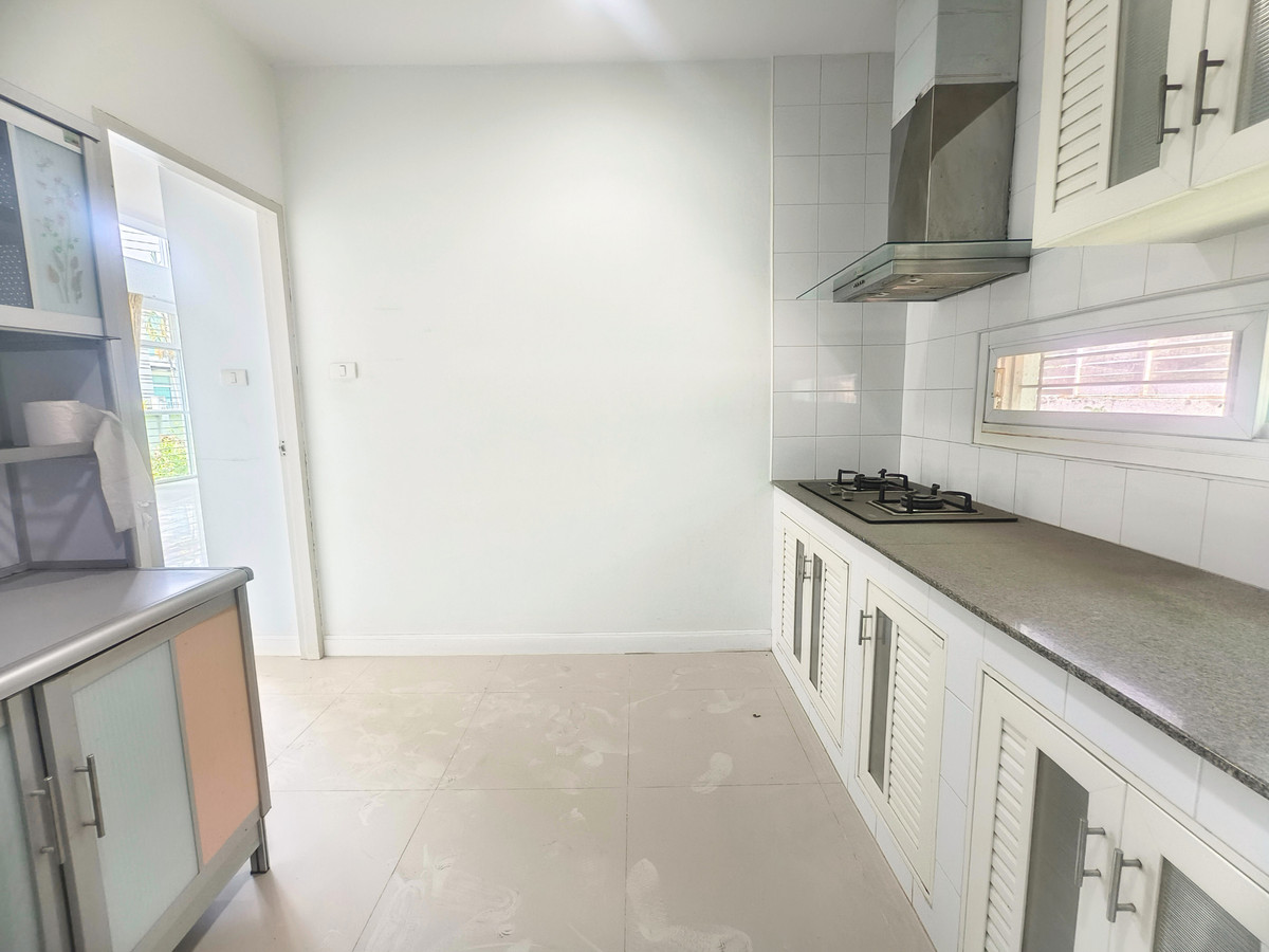 ขายบ้านมีนบุรี-ร่มเกล้า : ขาย บ้านเดี่ยว สัมมากร รามคำแหง162/1 ติดรถไฟฟ้า 4 ห้องนอน 3 ห้องน้ำ เพดานสูง double volume มีห้องนอนชั้นล่าง พร้อมตกแต่ง ค่าส่วนกลางถูก