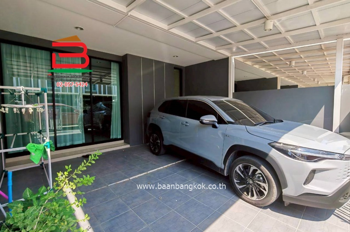 ขายทาวน์โฮมนวมินทร์ รามอินทรา : ทาวน์เฮ้าส์ เดอะพราวด์ (รามอินทรา-วงแหวน) ใกล้สถานีรถไฟฟ้าสายสีชมพู สถานีบางชัน เนื้อที่ 20.6 ตรว. แขวงบางชัน เขตคลองสามวา