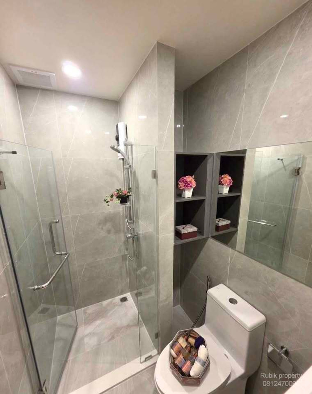 ให้เช่าคอนโดพระราม 9 เพชรบุรีตัดใหม่ RCA : 🏙 **ให้เช่าคอนโด NUE District R9 พระราม 9** RB1837 ห้องใหม่ ชั้นสูง วิวสวยมาก แต่งหรูสไตล์ Modern Luxury ✨🔥