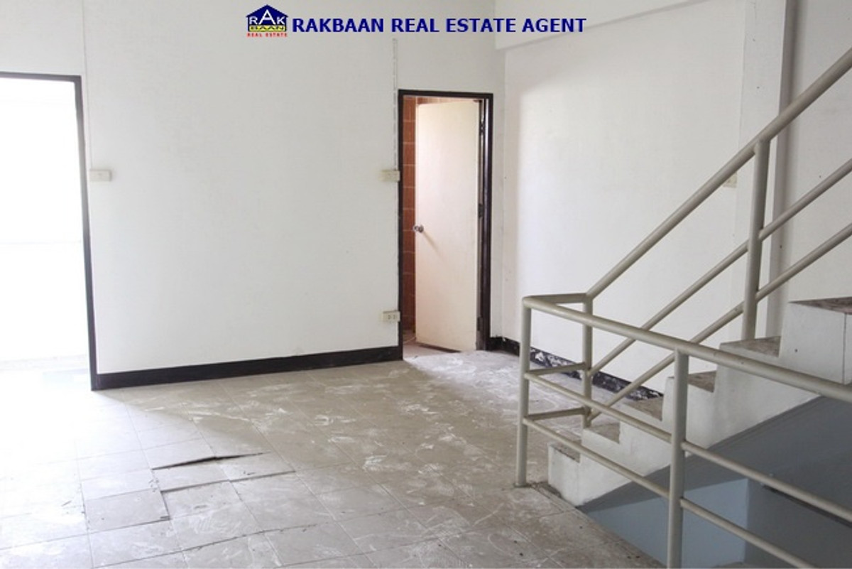 ขายอาคารพาณิชย์นวมินทร์ รามอินทรา : ขายตึก 1คูหา 3ชั้นครึ่ง 25ตร.ว. พระยาสุเรนทร์22 เหมาะทำโรงเรียนกวดวิชา หอพัก ที่สต๊อกสินค้า ออฟฟิศ ราคาเพียง 3.5ล้านเท่านั้น