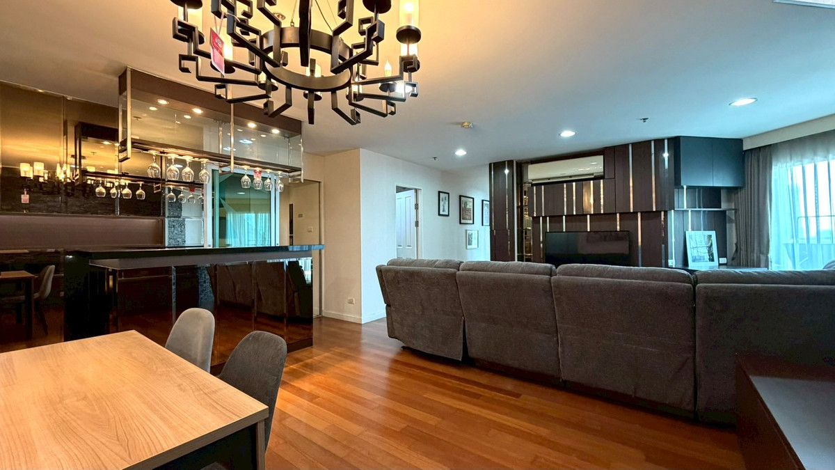 For RentCondoRama9, Petchburi, RCA : ✨ Big room, Rare Item! 3 bedrooms in the heart of Rama 9 | Live seriously, live life to the fullest ✨