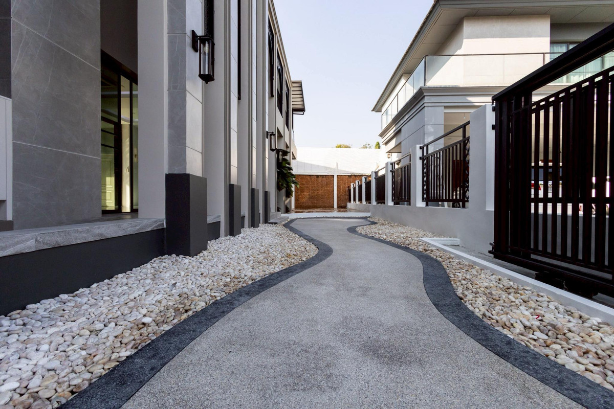 ขายบ้านสมุทรปราการ สำโรง : แกรนด์ บางกอก บูเลอวาร์ด ศรีนครินทร์ / 5 ห้องนอน (ขาย), Grand Bangkok Boulevard Srinakarin / 5 Bedrooms (FOR SALE) FON283