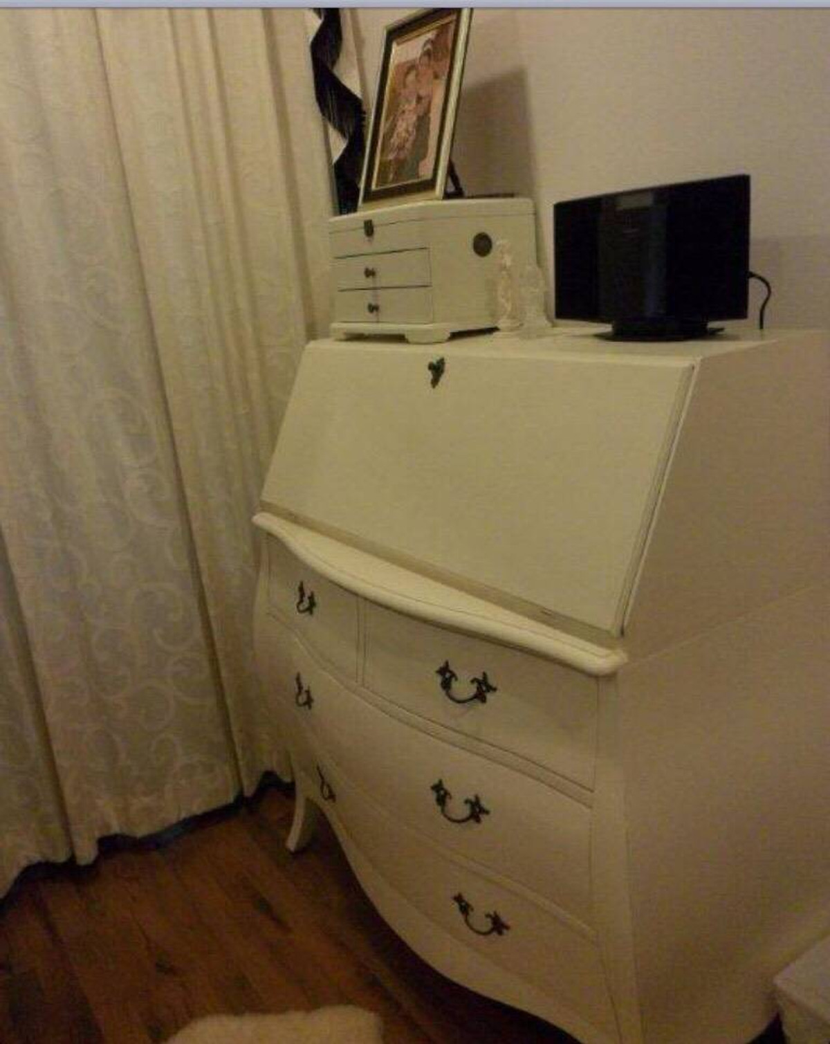 ให้เช่าคอนโดวงเวียนใหญ่ เจริญนคร : OMG559  [ คิวเฮ้าส์ คอนโด สาทร ]  BTS กรุงธนบุรี / 2 ห้องนอนใหญ่  เช่าถูก  6 เมษา 69