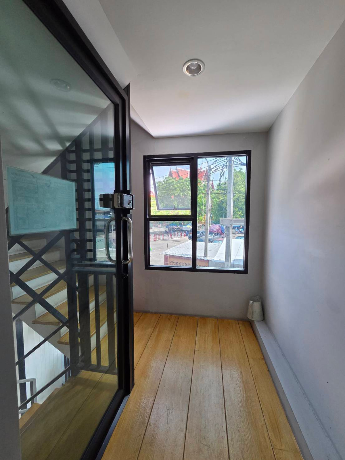 ให้เช่าอาคารพาณิชย์ปิ่นเกล้า จรัญสนิทวงศ์ : ให้เช่าอาคารพาณิชย์ ใกล้ BTS ท่าพระ เพียง 1 นาที