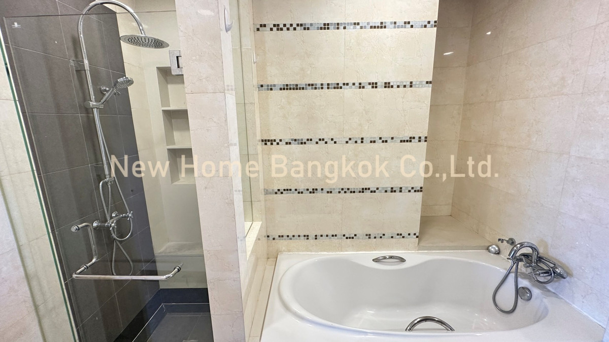 For RentCondoSathorn, Narathiwat : Luxury Condo for Rent – Sathorn | 250 sqm Corner Unit