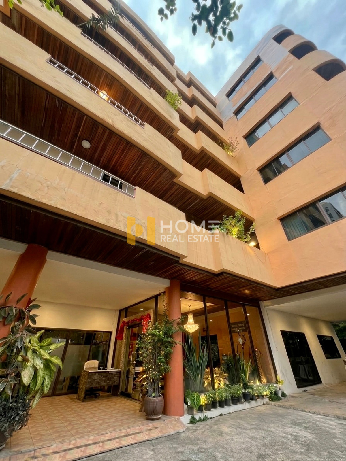 ขายอารีย์ อนุสาวรีย์ : 🔥 HOT DEAL อพาร์ตเมนต์ 5 ชั้น ใจกลางอารีย์ ห้องกว้างวิวดี / อพาร์ตเมนต์ 5 ชั้น ซอยอารีย์ 5 / 20 ห้องนอน (ขาย), Apartment Soi 5 floors Ari 5 / 20 Bedrooms (FOR SALE) BNS006