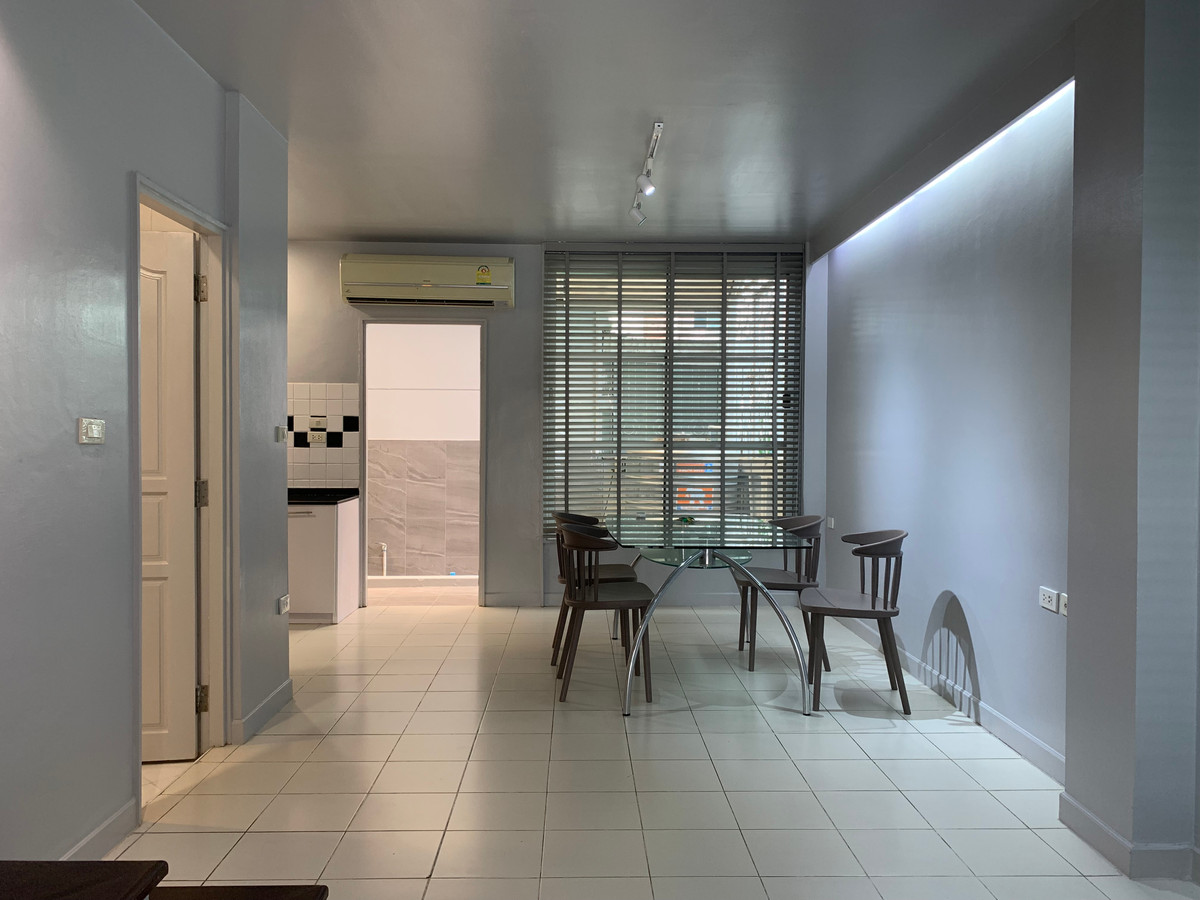 ให้เช่าทาวน์โฮมเลียบทางด่วนรามอินทรา : บ้านเลขที่ 88 ทาวน์โฮม เดินไป Central East Ville , คริสตัลปาร์ค ได้