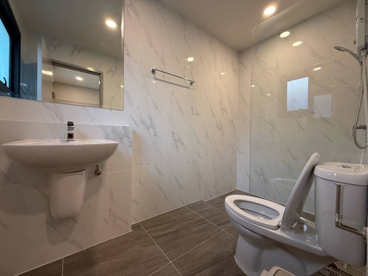 ให้เช่าบ้านปทุมธานี รังสิต ธรรมศาสตร์ : ให้เช่าบ้านเดี่ยว เซนโทร พหลฯ - วิภาวดี 3 ใกล้ โฮมโปรรังสิต เพียง 4 นาที