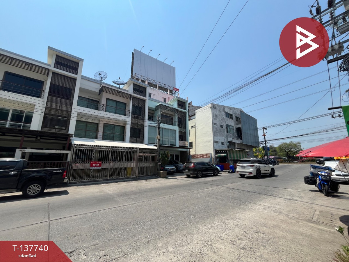 For SaleTownhomeSamut Prakan,Samrong : Townhouse for sale, 3 floors, area 32 sq m, Theparak, Samut Prakan.