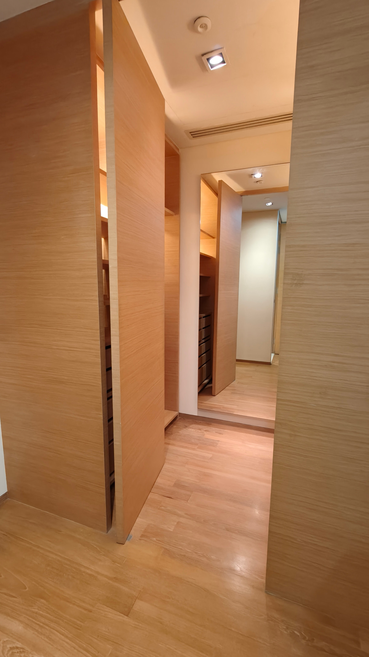 ขายคอนโดสีลม ศาลาแดง บางรัก : ขายคอนโดศาลาแดง เรสซิเดนซ์ 