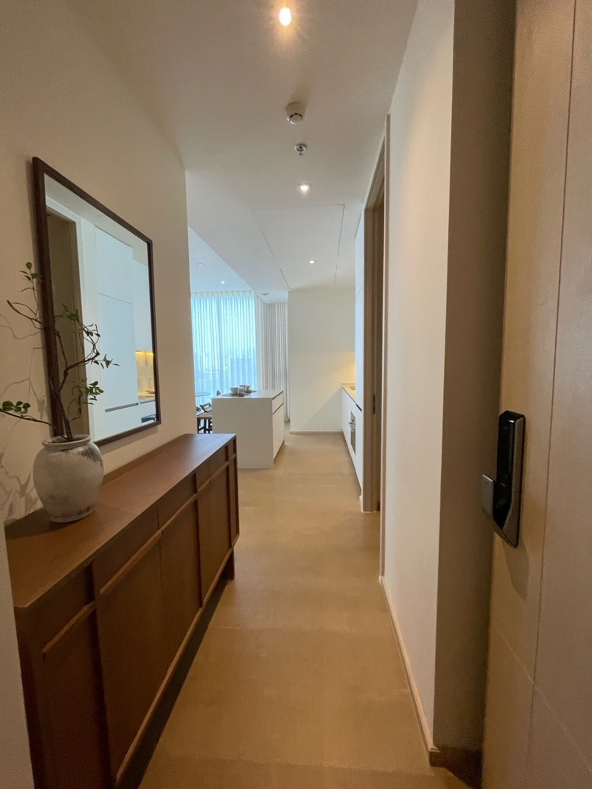 ขายคอนโดสุขุมวิท อโศก ทองหล่อ : [RARE UNIT] The Strand Thonglor – นิยามใหม่ของ Minimal Quiet Luxury ใจกลางทองหล่อ | 2BR 91 ตร.ม. แต่งครบ พร้อมเข้าอยู่ "ถ้าความหรูหราที่แท้จริงคือความสงบและการคัดสรรสิ่งที่ดีที่สุด... ที่นี่คือคำตอบของคุณ"