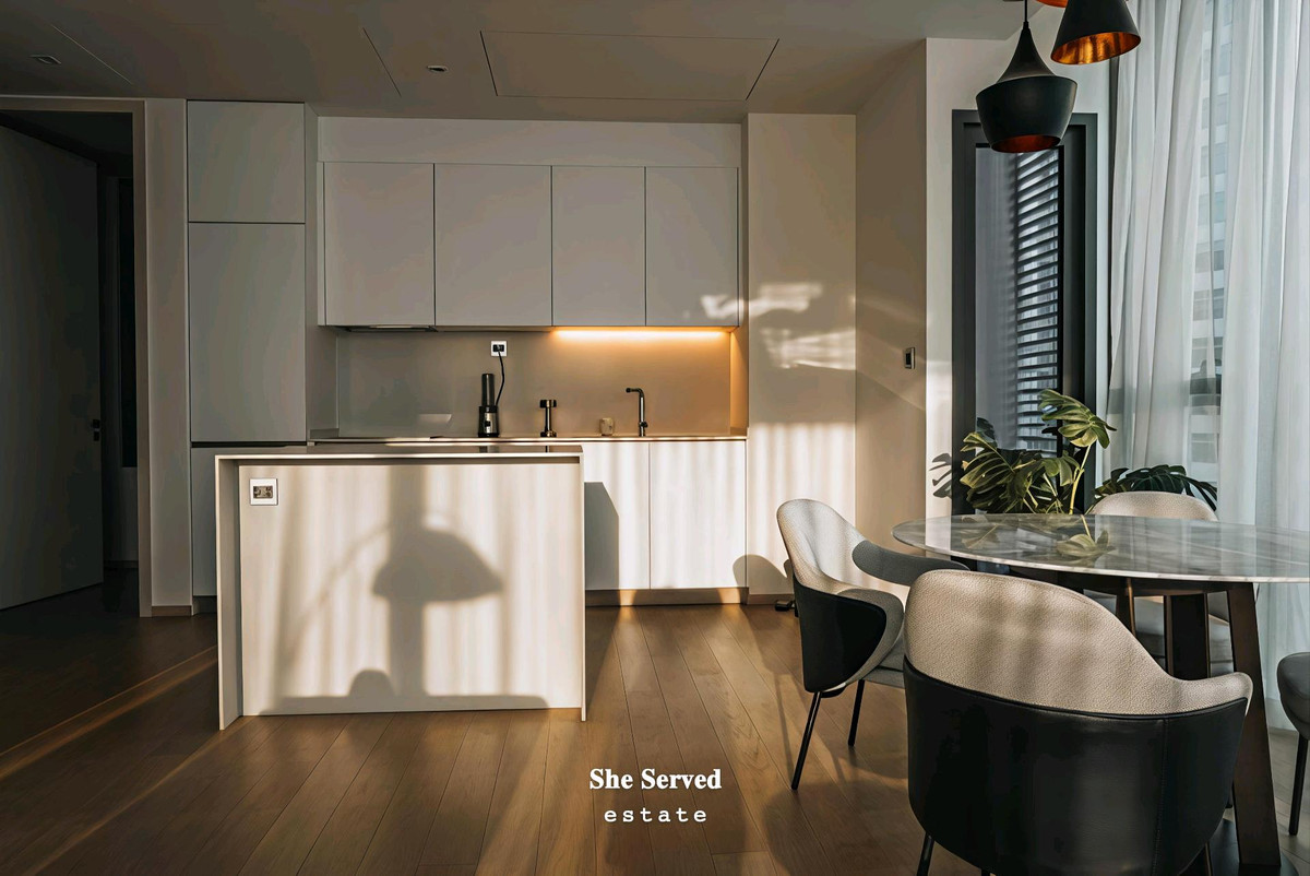 ให้เช่าคอนโดสุขุมวิท อโศก ทองหล่อ : The Strand Thonglor • Size: 91 sq.m. • High floor (10+) • 2 Bedrooms • 2 Bathrooms • Fully furnished 