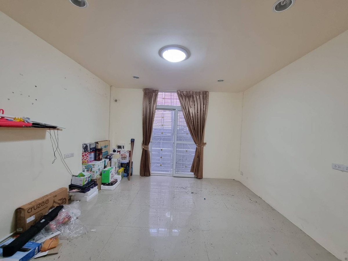 ขายอาคารพาณิชย์นนทบุรี บางใหญ่ บางบัวทอง : อาคารพาณิชย์ ซอยวัดลาดปลาดุก / 4 ห้องนอน (ขาย), Commercial Building Soi Wat Lat Pla Duk / 4 Bedrooms (FOR SALE) AOM097