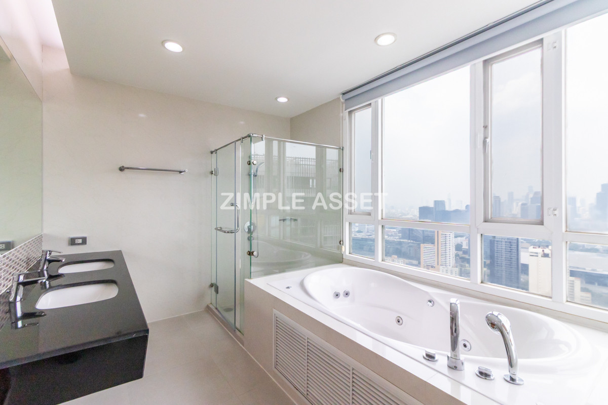 For RentSukhumvit, Asoke, Thonglor : Line ID: @zimple_asset Luxury aprtment in center of sukhumvit. Offering premium facilities for an elevated living experience. Surrounded by leading shopping malls in a prime location.