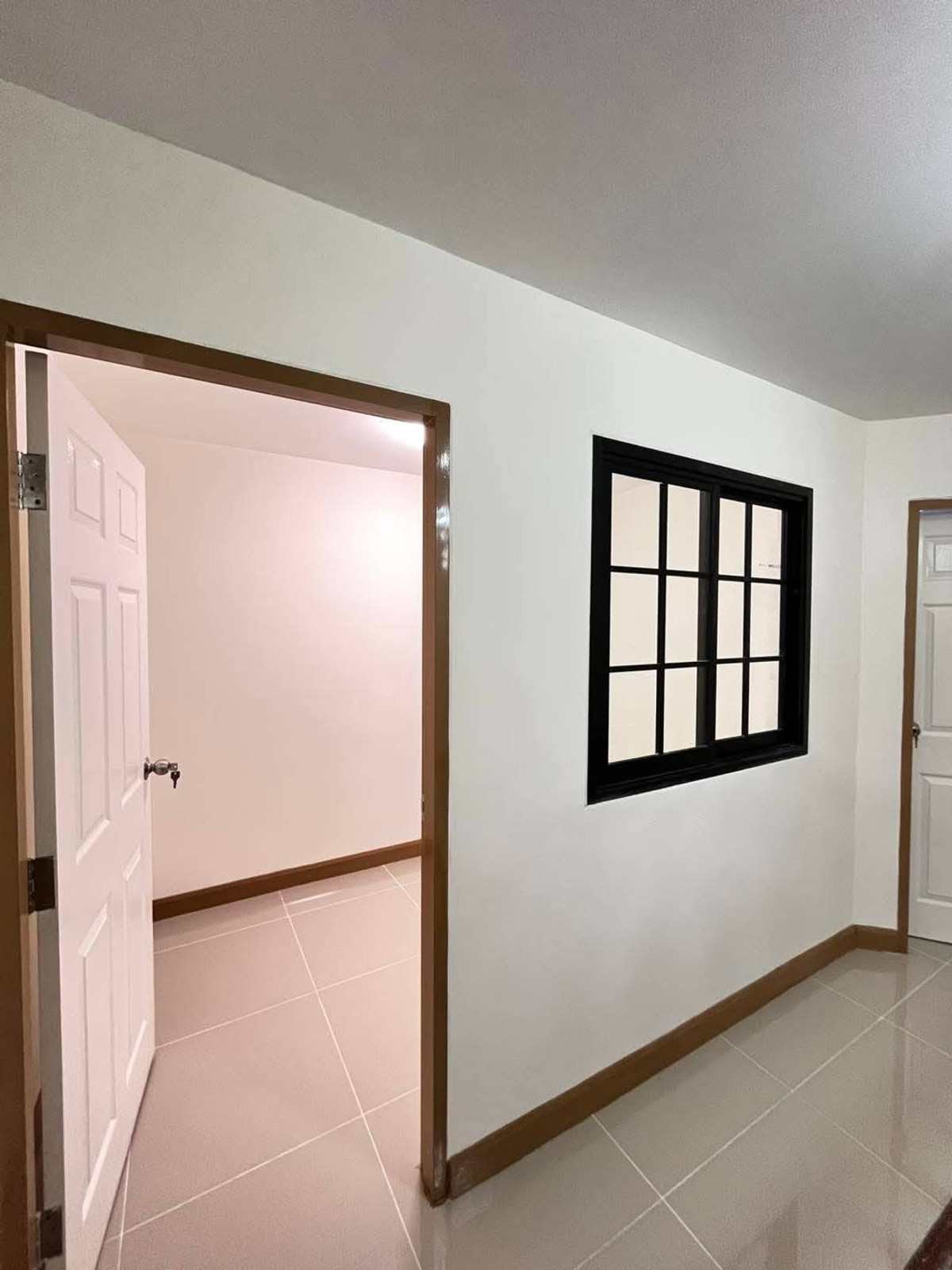 ขายทาวน์โฮมนนทบุรี บางใหญ่ บางบัวทอง : ขายทาวน์เฮาส์พระปิ่น 3 บางใหญ่ 17 ตร.ว. 3 นอน แต่งใหม่มีระเบียง ฟรีเฟอร์ฯ ฟรีโอน