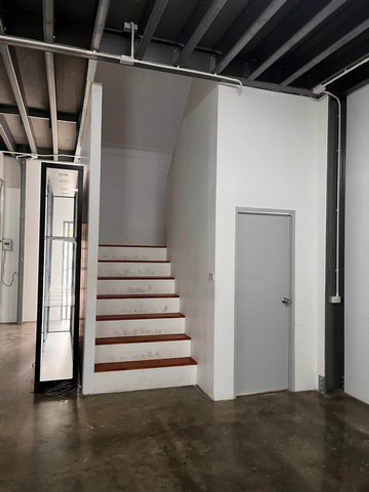 For RentWarehouseChokchai 4, Ladprao 71, Ladprao 48, : HR3343 Warehouse with office for rent, 2 floors – Chokchai 4 / Satri Witthaya 2 location, total usable area 260 sq m | Electric door | 13 CCTV cameras (ready to do business immediately!)