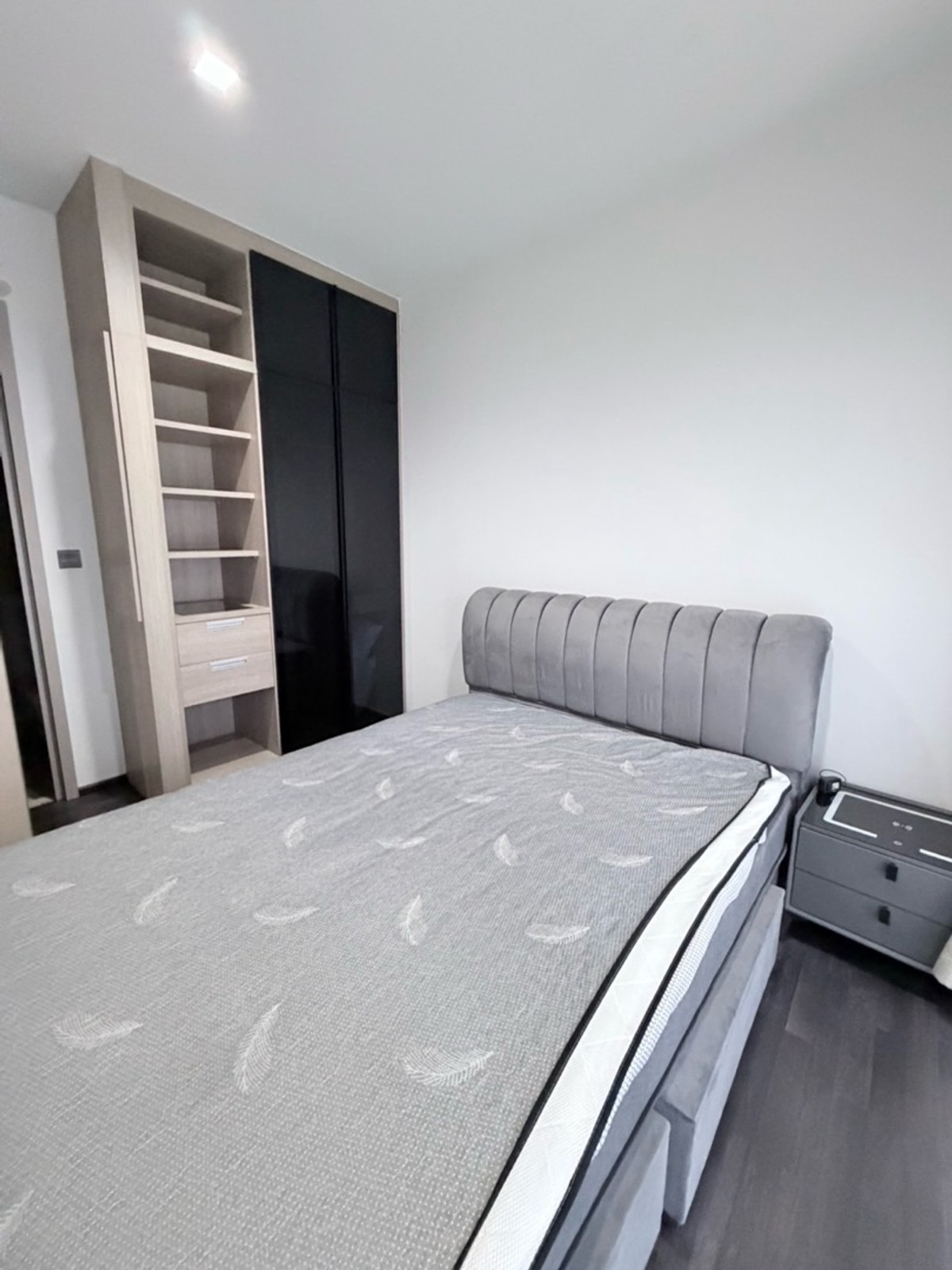 For RentCondoRama9, Petchburi, RCA : CONDO FOR RENT Near MRT Rama9
The line asoke-ratchada Condo
150 m. - OP001C -