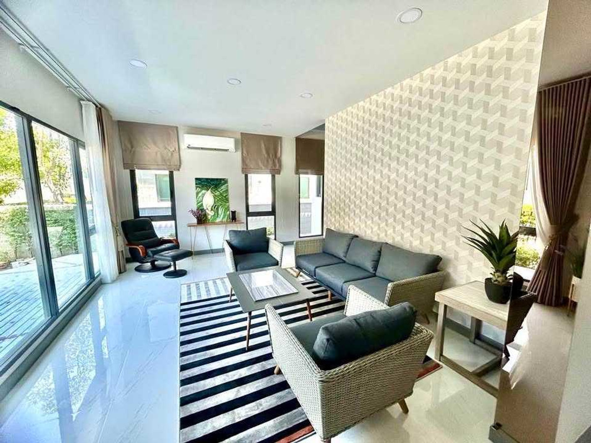 For RentHouseBangna, Bearing, Lasalle : Luxury House for Rent Bangna | Family Home Prime Location | Near BTS Bangna | 160,000 THB/Month | Luxury house for rent Bangna, good location, suitable for families, near BTS Bangna 160,000 baht/month - LTH14787