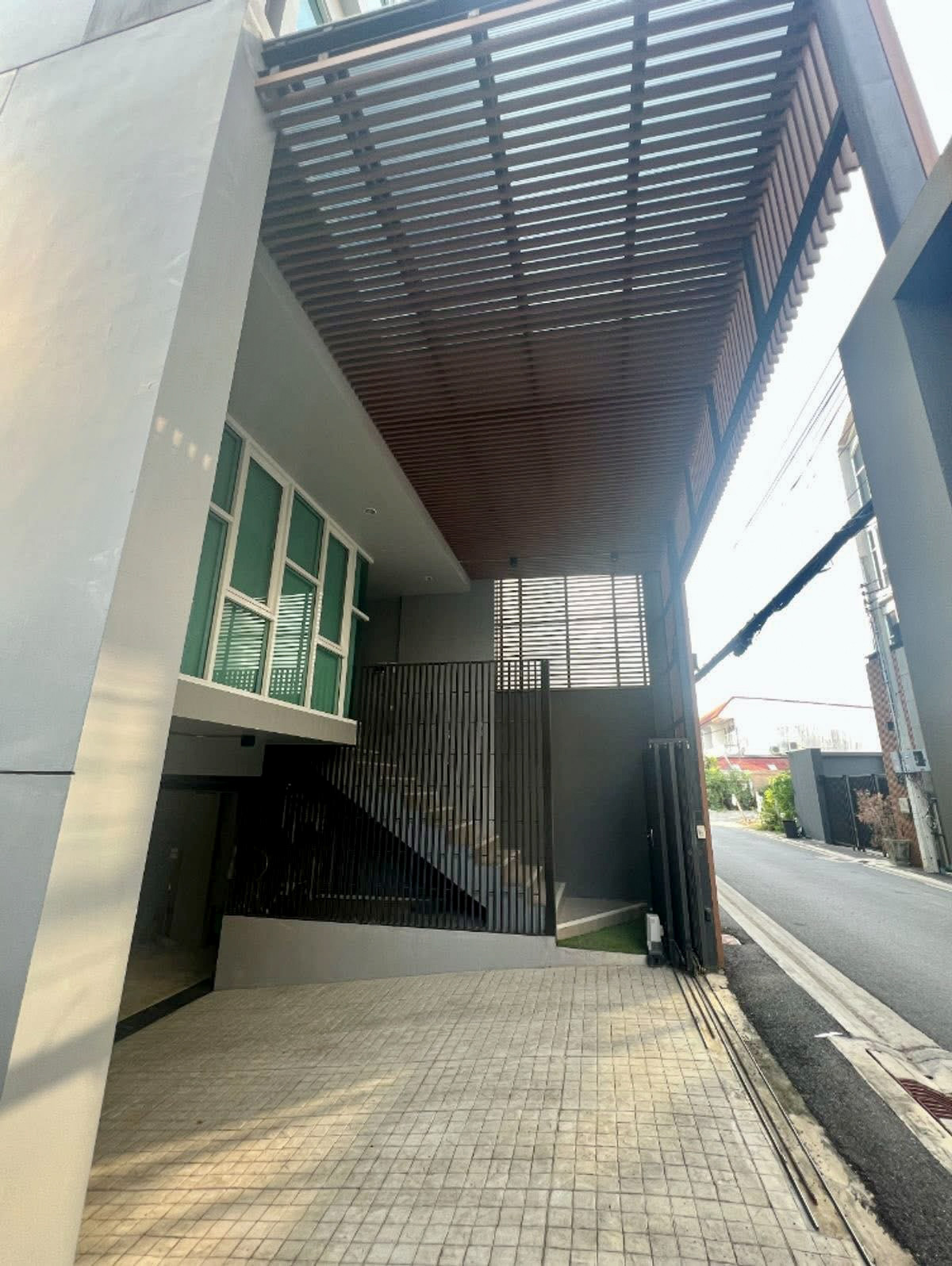 ขายโฮมออฟฟิศอ่อนนุช อุดมสุข : ฮอฟ สุขุมวิท 101/1 / 4 ชั้น (ขาย), HOF Sukhumvit 101/1 / 4-Story (FOR SALE) GNG039