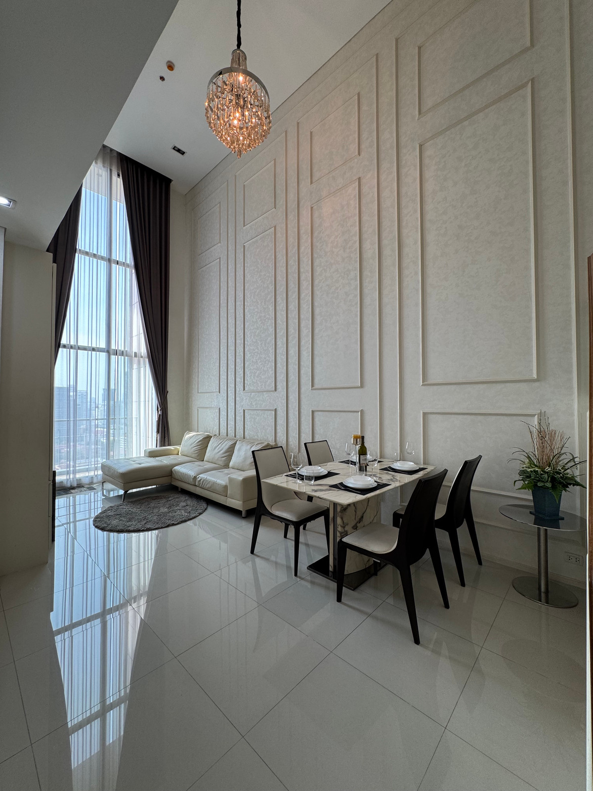 ให้เช่าคอนโดพระราม 9 เพชรบุรีตัดใหม่ RCA : ให้เช่า Villa Asoke Duplex ชั้นสูง พื้นที่กว้าง 90 ตร.ม. ห้องสวยหรูสภาพนางฟ้า