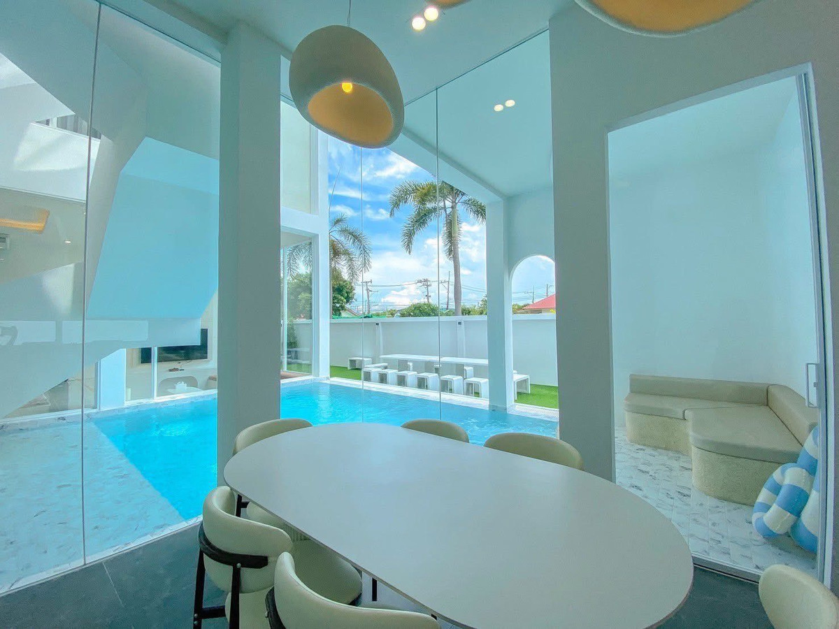 For RentPattaya, Bangsaen, Chonburi : For rent: Luxurious pool villa house, newly built, Huai Yai, Pattaya, suitable for living or doing business.
