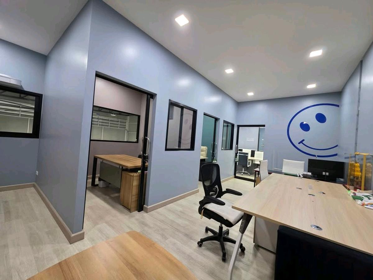 For RentShowroomRama9, Petchburi, RCA : Showroom for rent with service center, 500 sq m, Rama 9