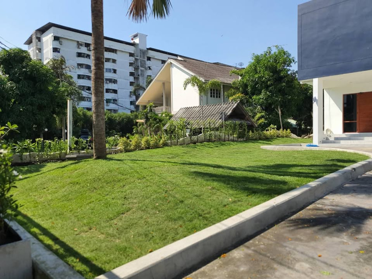 Sukhumvit, Asoke, Thonglor : 🏡✨ Luxury 3-Storey Pool Villa Sukhumvit 62 Bangkok ✨🏡