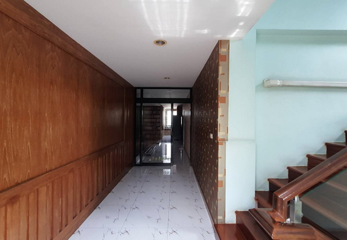 For SaleHome OfficeRatchathewi,Phayathai : Home office for sale, Soi Mo Leng, Ratchaprarop Road, Ratchathewi, Bangkok, area 107 sq m, 3 floors, 7 bedrooms, 8 bathrooms, price negotiable.