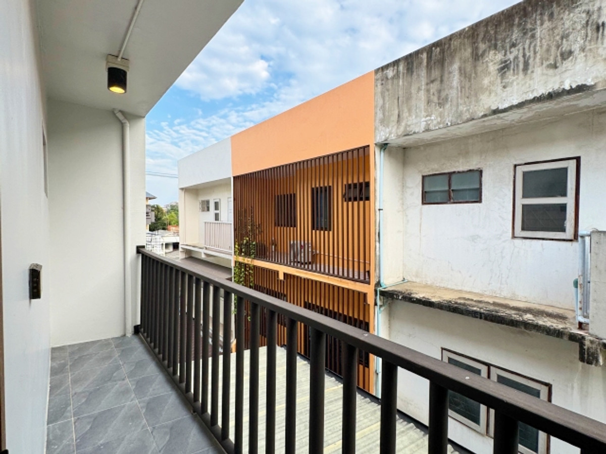 ขายทาวน์โฮมโชคชัย4 ลาดพร้าว71 : ขาย ทาวน์โฮม 3 ชั้น นาคนิวาส เกษมสันต์ 1 ลาดพร้าว สังคมสงเคราะห์ 25 ตร.วา ทำเลดี