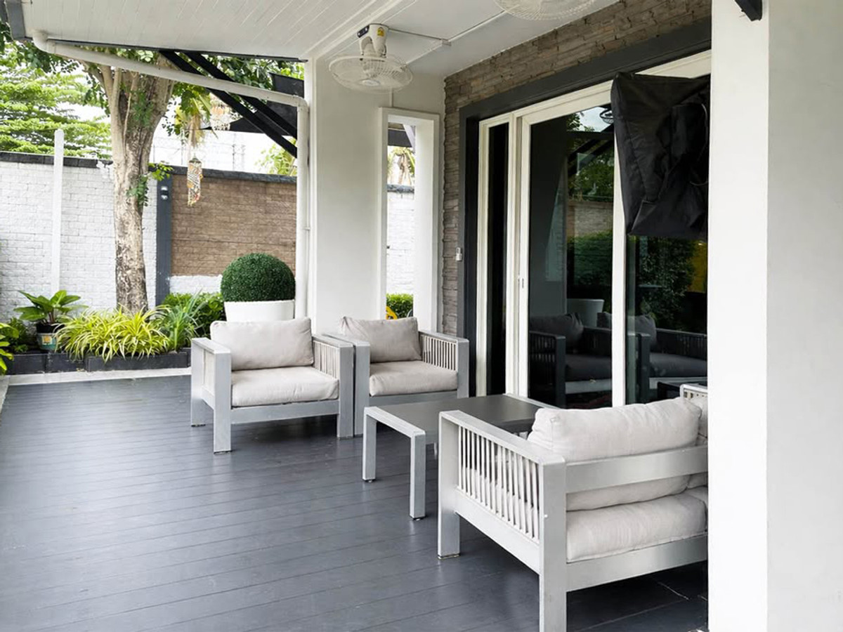 For SaleHousePattanakan, Srinakarin : 🏡 Only 6 Million Baht!! Detached House for Sale Golden Village On Nut 65