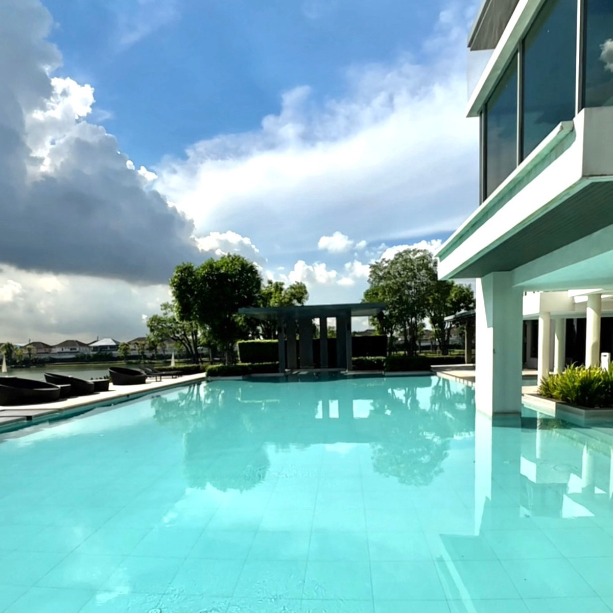 ขายบ้านนวมินทร์ รามอินทรา : ขายบ้านโครงการคุณภาพ วิวทะเลสาบ บรรยากาศดี 