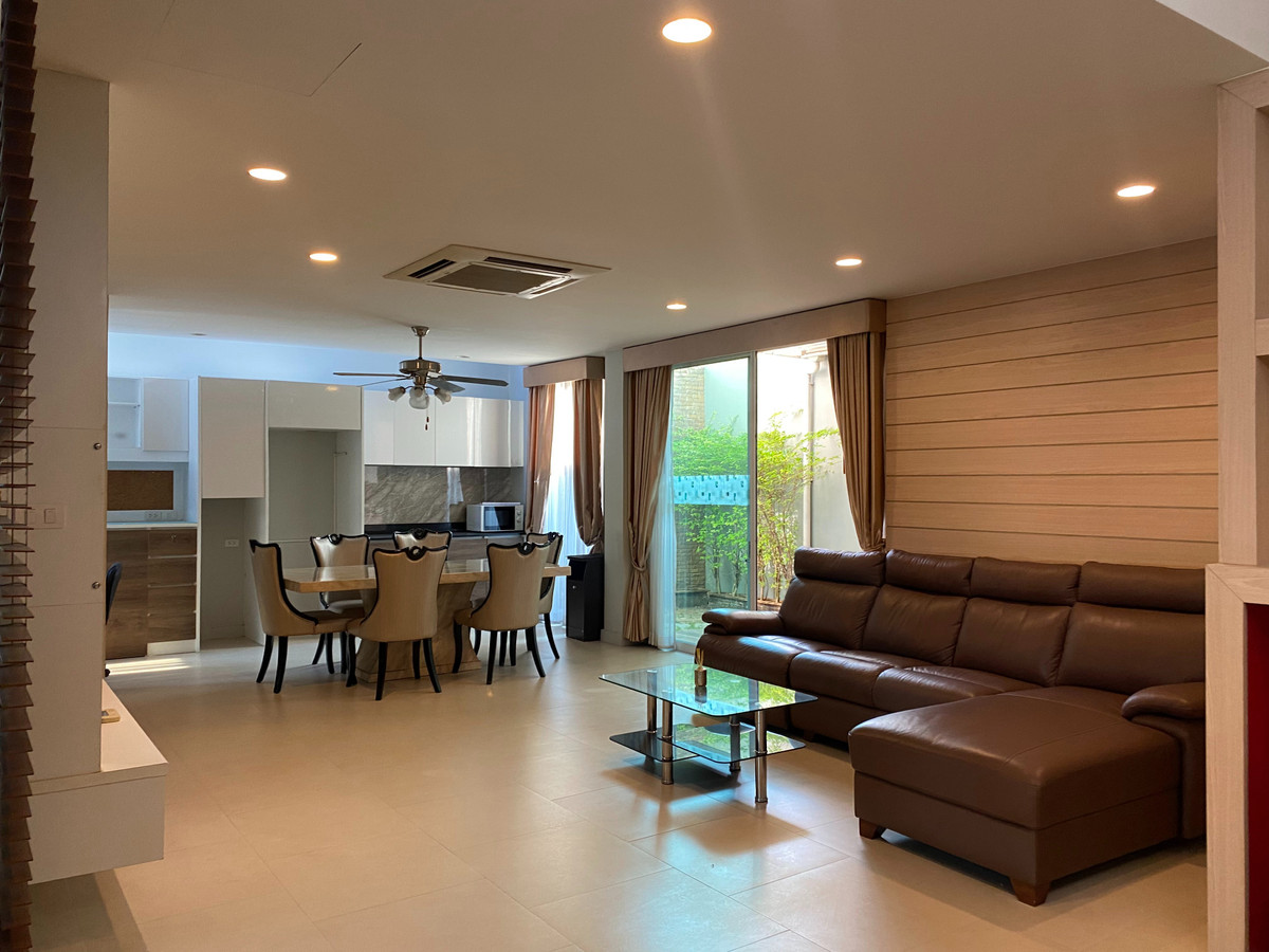HouseSapankwai,Jatujak : [FOR RENT AND SELL] I-nine Inthamara 9 for sale and rent, 3-story detached house, I-nine project, Soi Inthamara 9, house style, 3 bedrooms, 5 bathrooms, size 39 sq m., usable area 302 sq m., near BTS Saphan Khwai Station, only 1 km., with parking for 3 ca