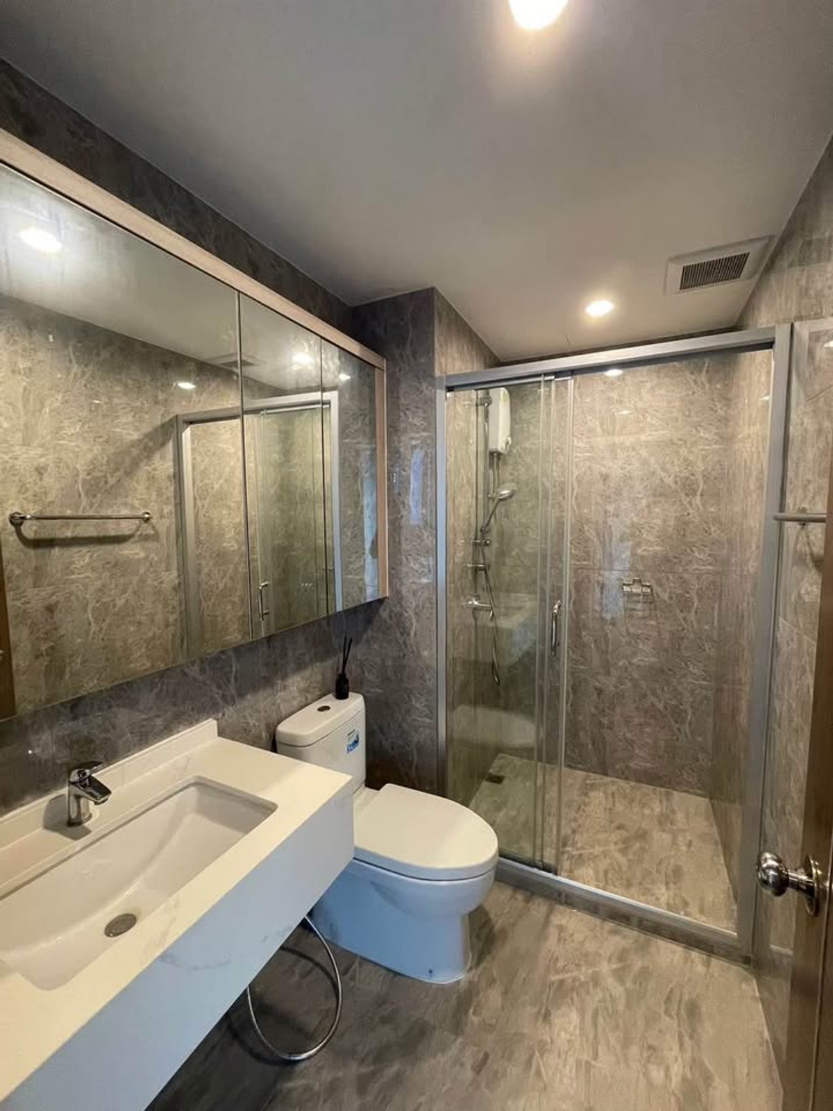 ขายคอนโดรัชดา ห้วยขวาง : BEST PRICE - FOR SALE - 1 BEDROOM 44 SQ.M- Call now 094-641-5974