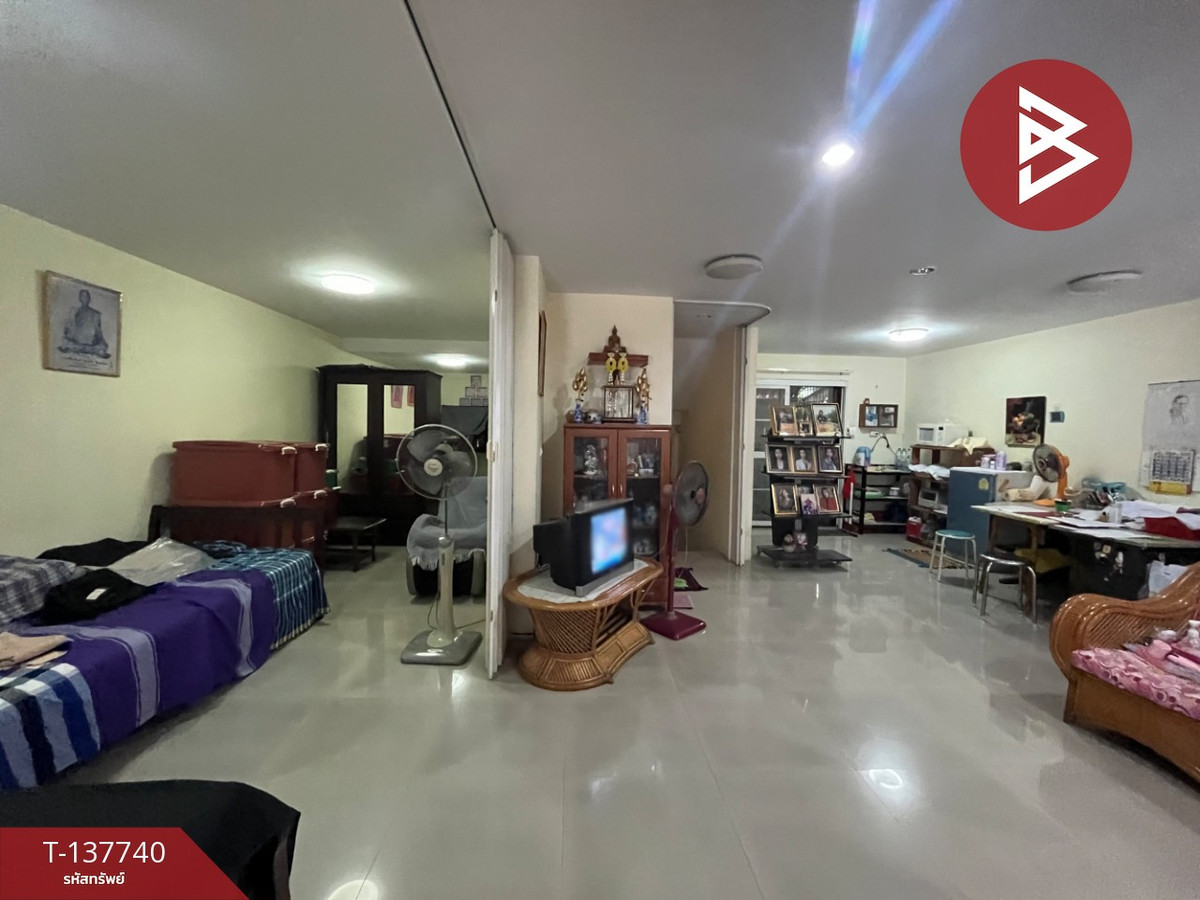 For SaleTownhomeSamut Prakan,Samrong : Townhouse for sale, 3 floors, area 32 sq m, Theparak, Samut Prakan.