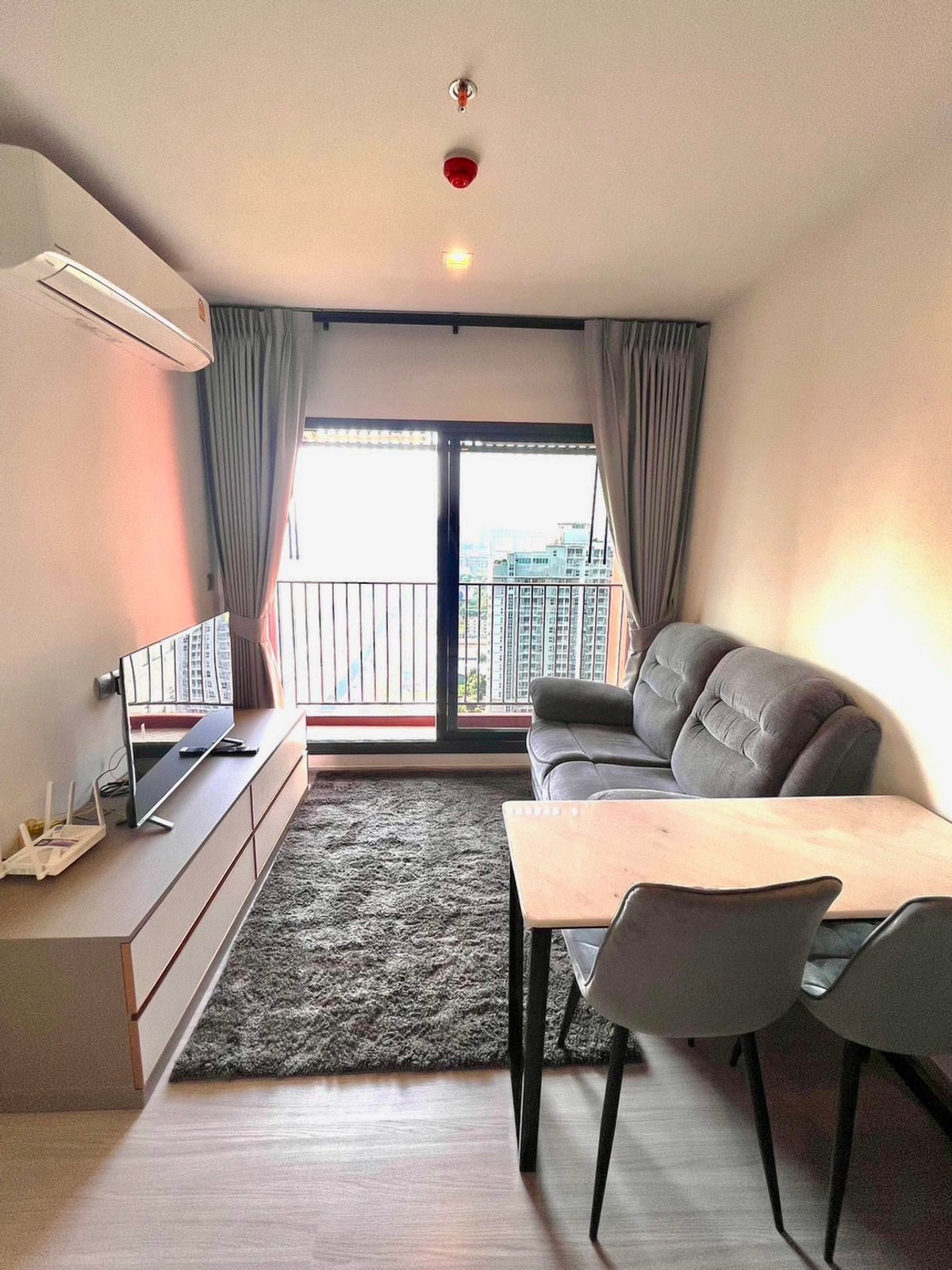 For RentCondoRama9, Petchburi, RCA : 🏙️ Life Asoke Hype | Panoramic city view, not blocked.