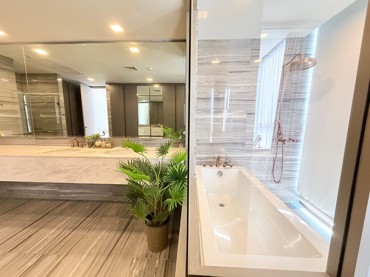 ให้เช่าคอนโดสุขุมวิท อโศก ทองหล่อ : ปล่อยเช่า คอนโดใกล้รถไฟฟ้า BTS พร้อมพงษ์ | Ashton Residence 41 | 3 ห้องนอน ใจกลางสุขุมวิท ห่างจาก Miracle Mall เพียง 400 ม.