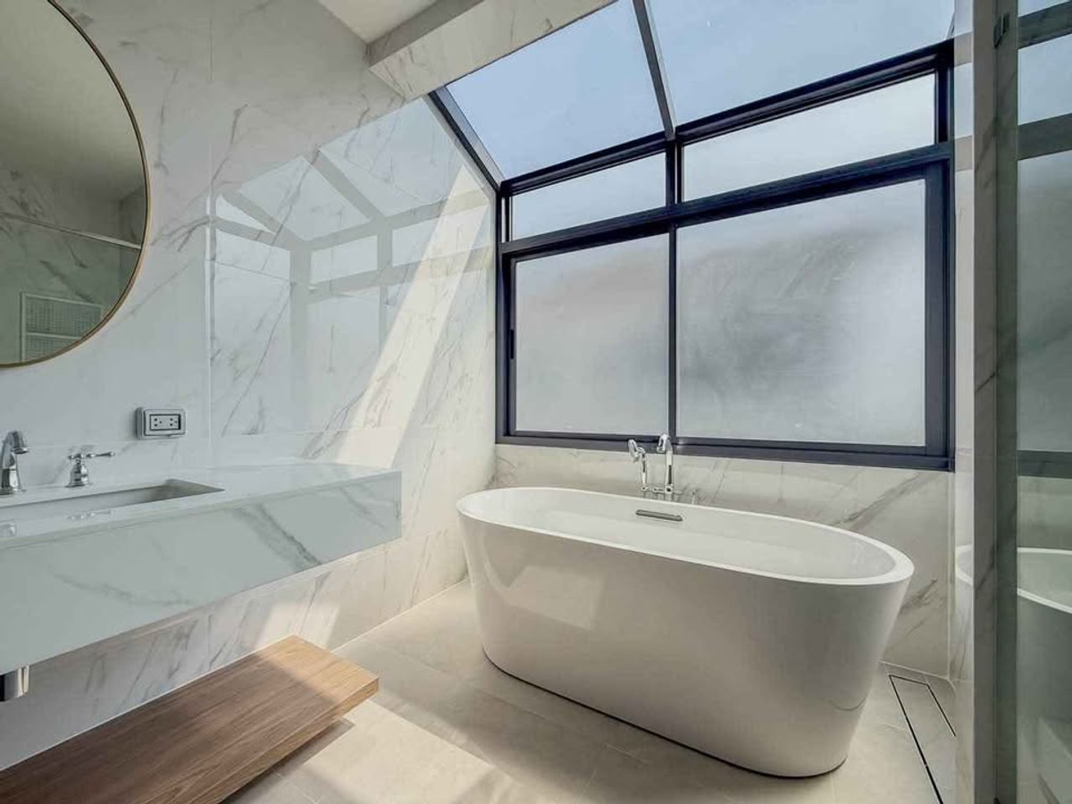 บ้านพัฒนาการ ศรีนครินทร์ : 🔥 Rare Item! นาราสิริ กรุงเทพกรีฑา บ้านใหม่แต่งหรู NoHo.4 💎 หินอ่อนแท้ทั้งหลัง สวยเหนือระดับ ✨