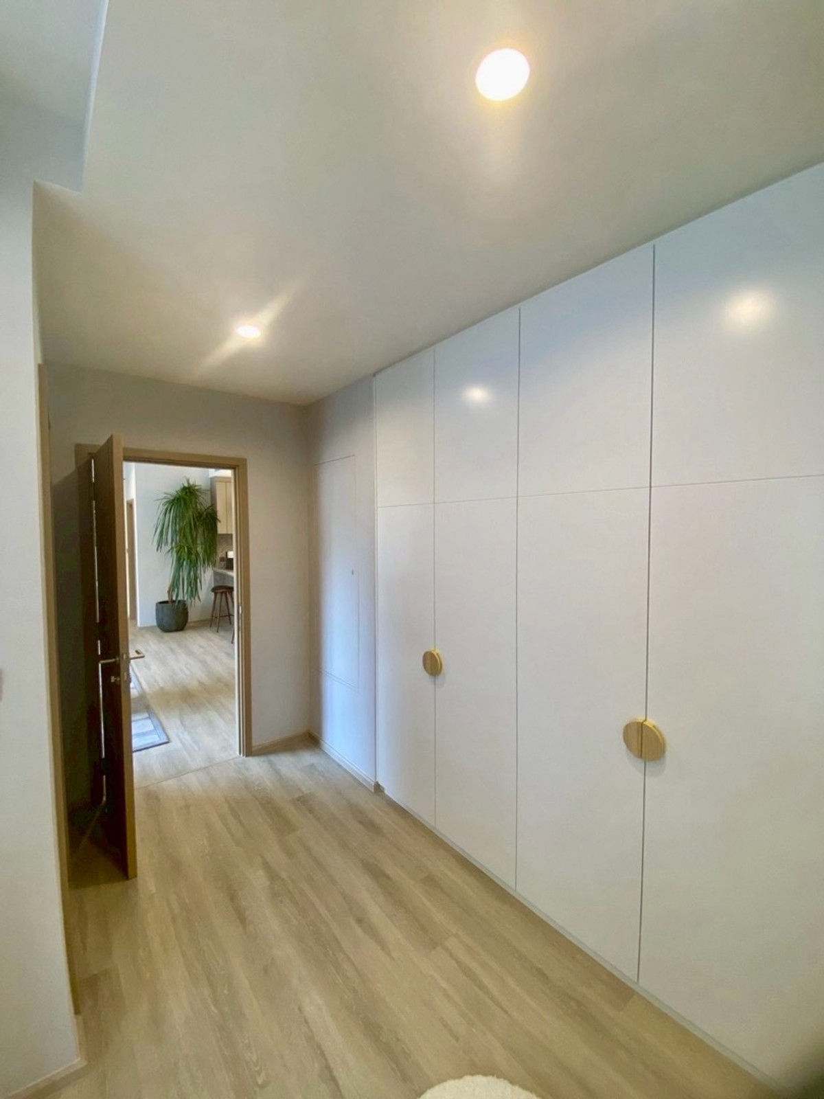 For RentCondoRama9, Petchburi, RCA : pynn soonvijai 3 bedroom ready to move in